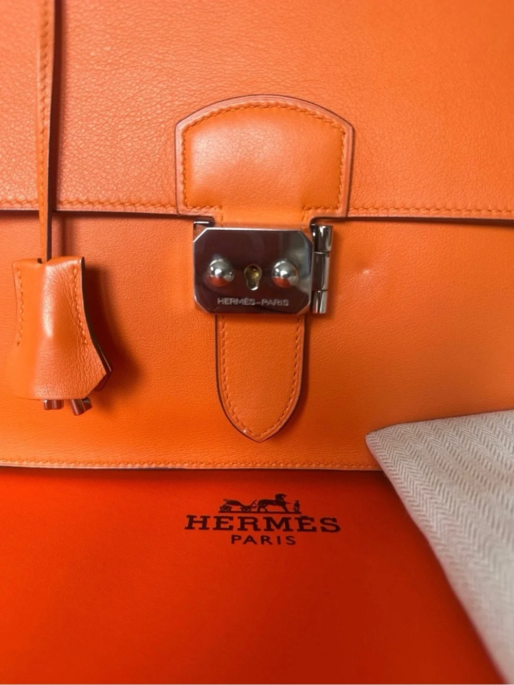 Hermes Sac a depeches 27 Orange Leather Top-Handle Briefcase ( unisex )
